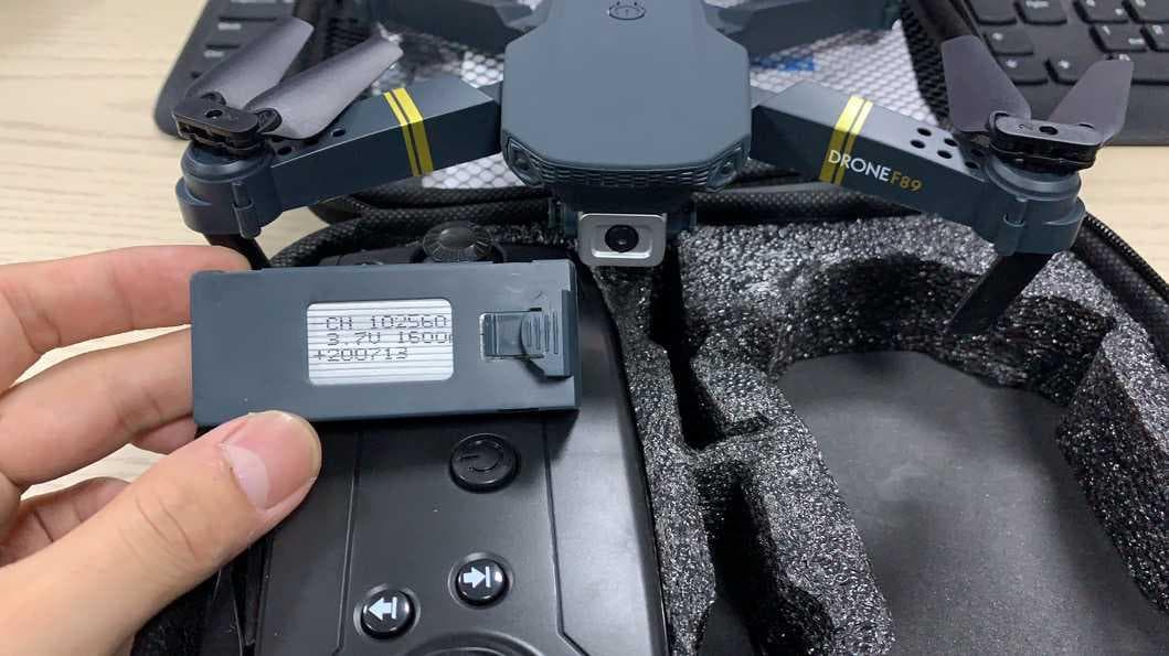 ドローン カメラ付き 折りたたみタイプ 収納箱付き