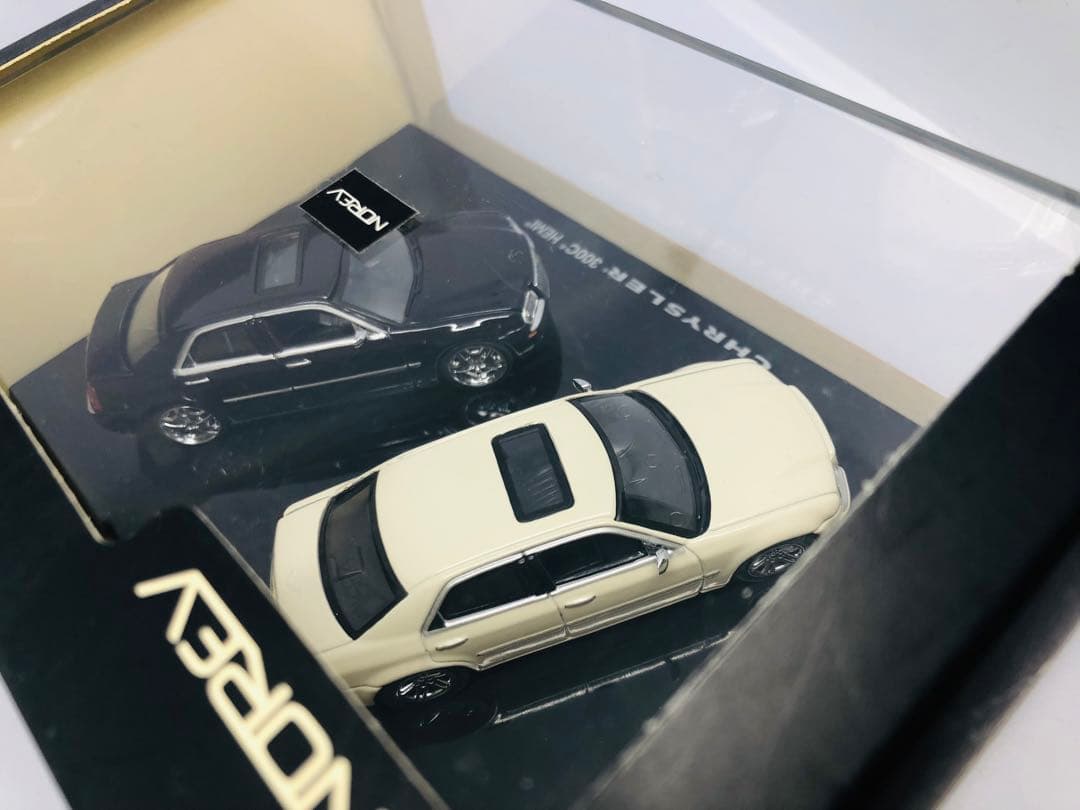 1/64 ノレブ クライスラー 300C