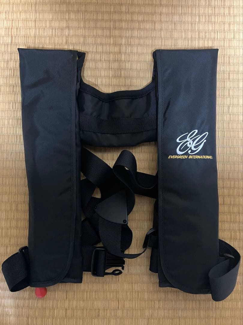 エバーグリーン　インフレータブルジャケット　ライフジャケット