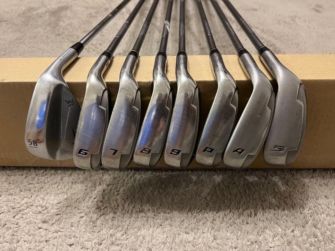 ナイキ【サスクワッチ】アイアンセット7本　ウェッジ付き