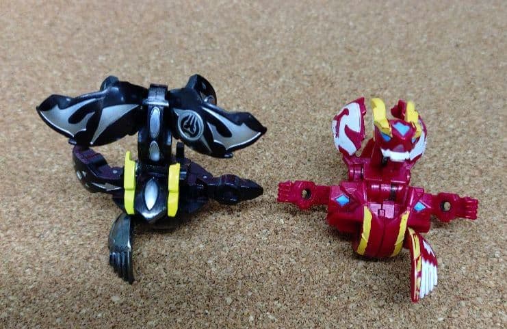 爆丸　32個 内パーツ破損1個 パーツ欠損２個 赤い専用ケース　カード無し