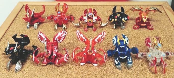 爆丸　32個 内パーツ破損1個 パーツ欠損２個 赤い専用ケース　カード無し