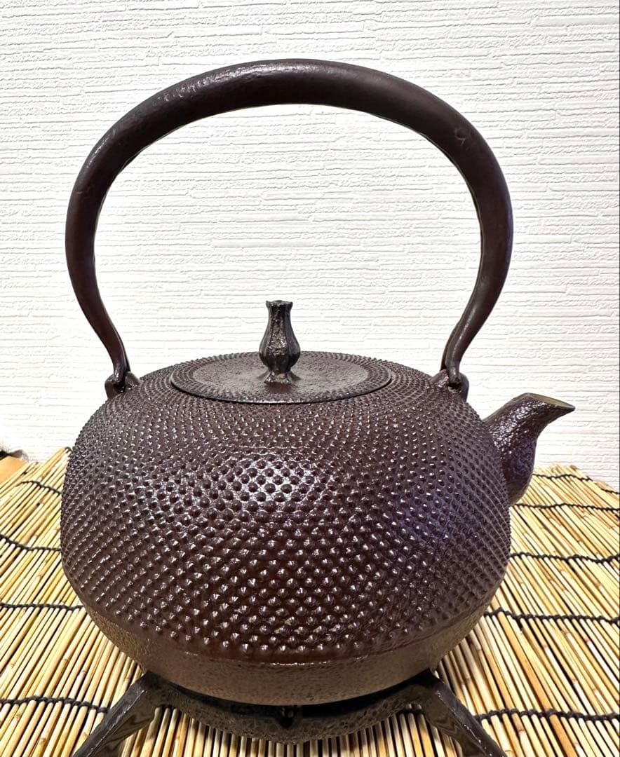 未使用品、付属品付　南部㐂州 喜州 (及川 喜徳)造　鍛治打袋鉉１５型　南部鉄瓶