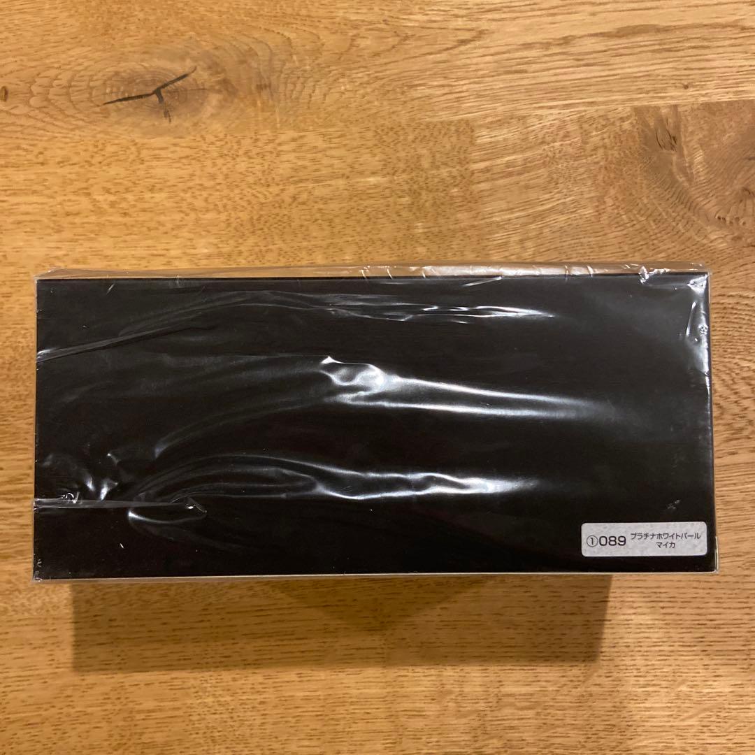 カローラクロス　ミニカー　1/30スケール　プラチナホワイトパールマイカ