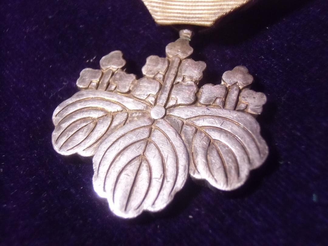 P*o様 ●日本の勲章/徽章/日本軍＊明治期＊勲八等白色桐葉章（実物）