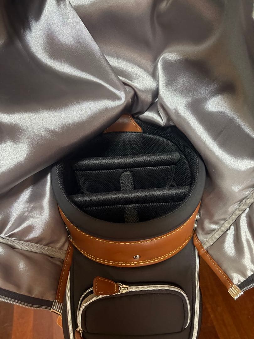 「LOUIS CASTEL」は韓国のNo1ゴルフウェアブランドです