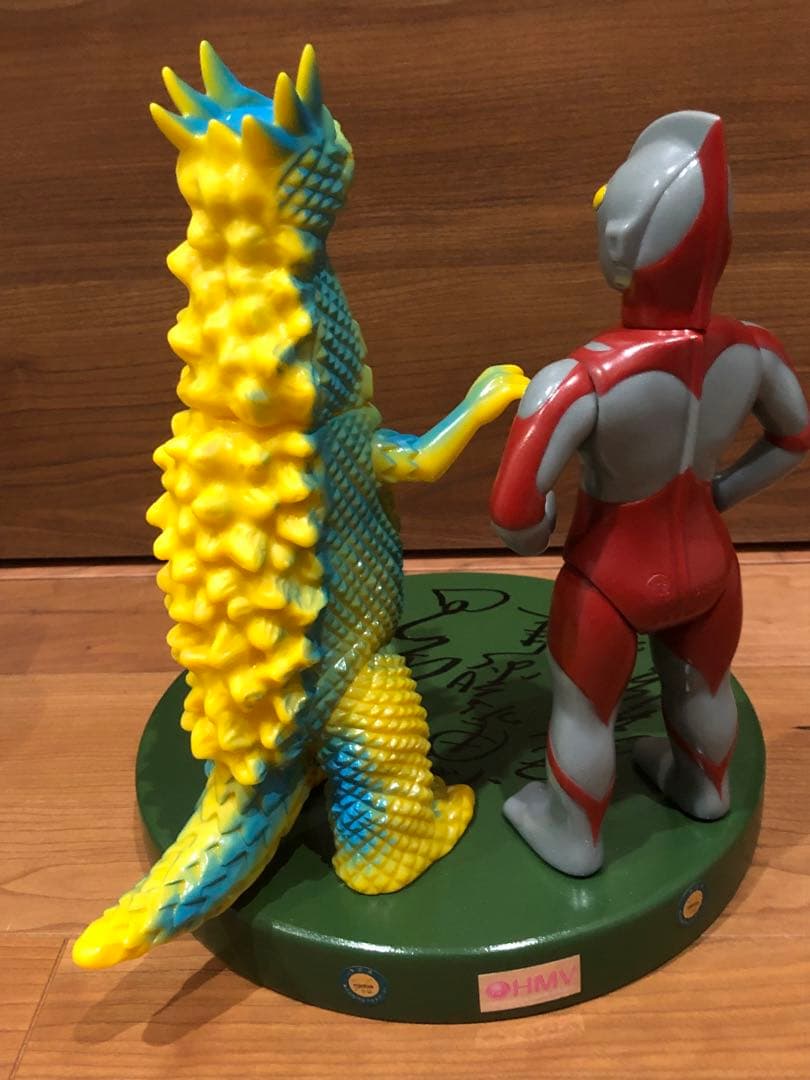 ウルトラマン サイン入りフィギュア 2005年