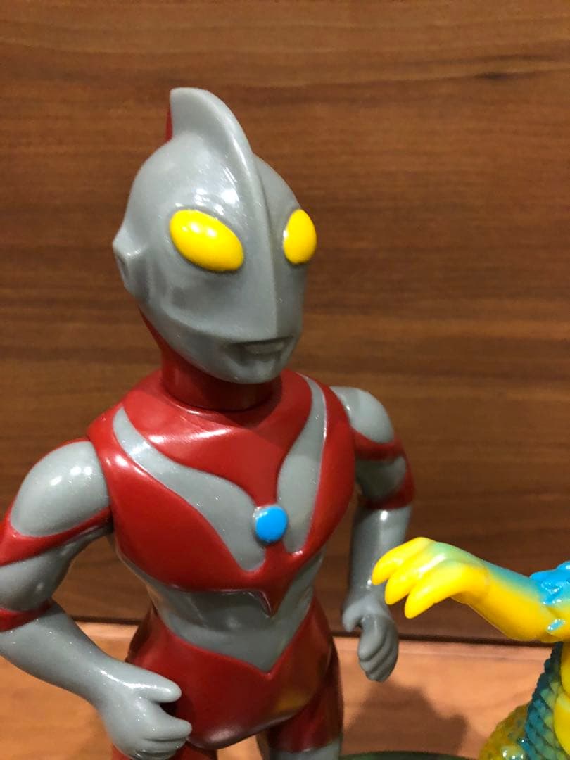 ウルトラマン サイン入りフィギュア 2005年