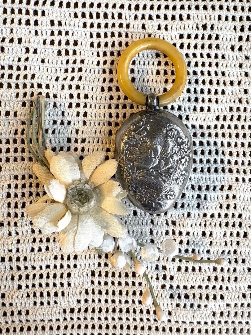 ♡レア　ベルギーアンティーク　可愛い小鳥の巣　ベビーラトル　ガラガラ　シルバー