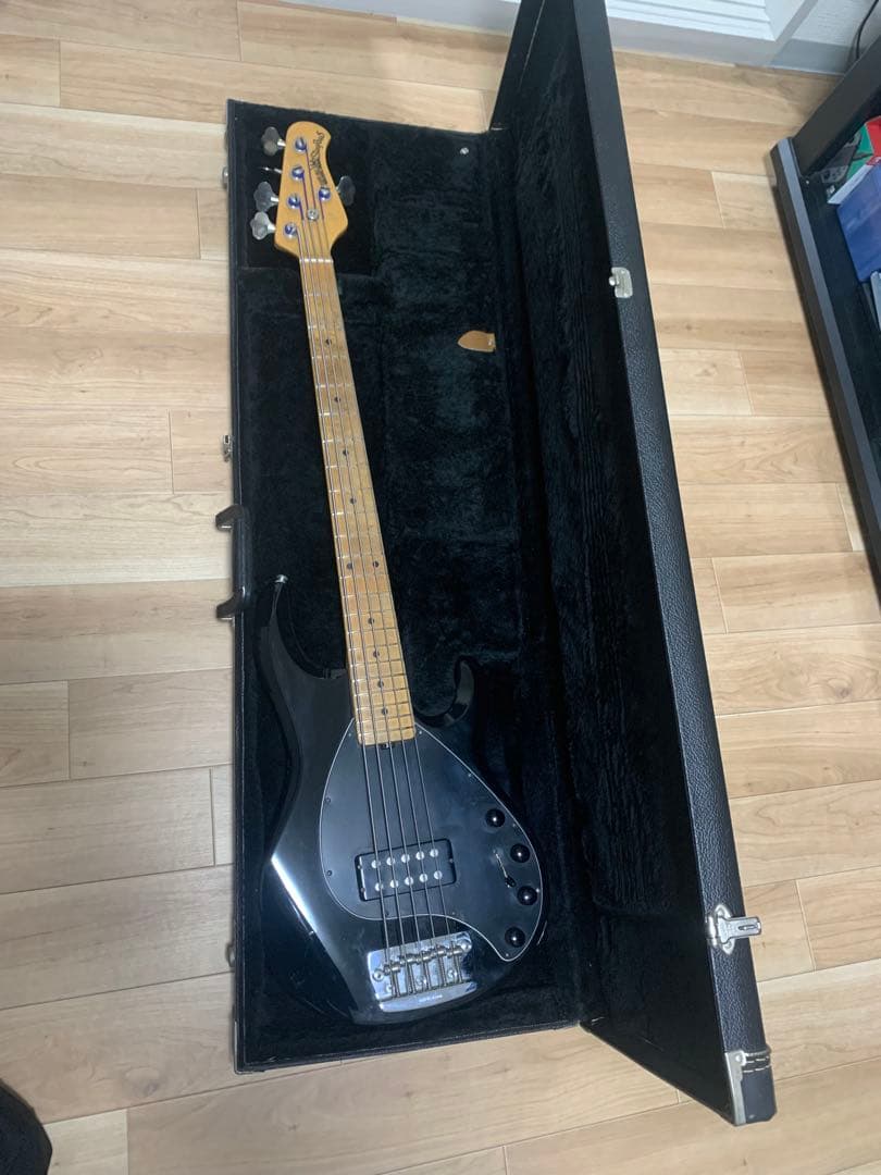ベース MUSICMAN Stingray5 Black Maple FB