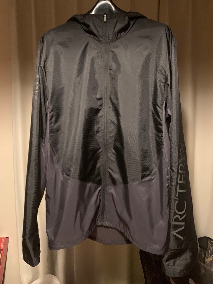新品★　即完売　 アークテリクス　ノーバンウインドシェルフーディ