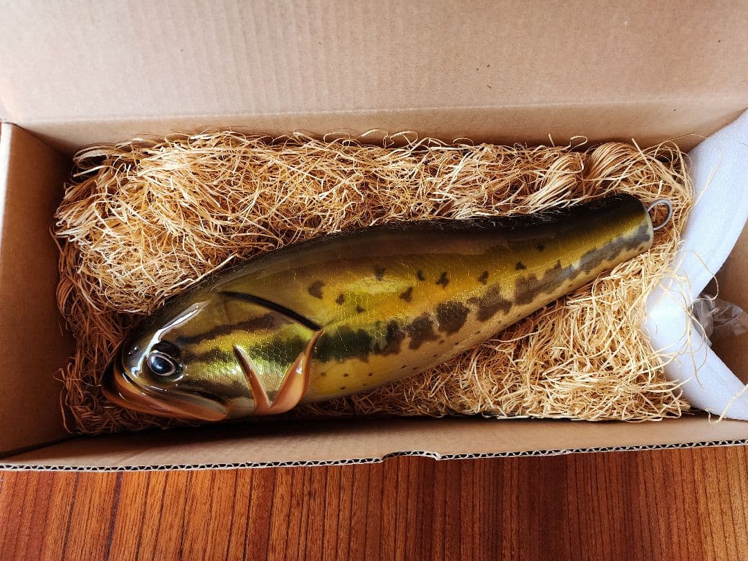 トップウォータープラグ 黒鱒ドデカバス ブラックバス置物、ブラックバスオブジェ