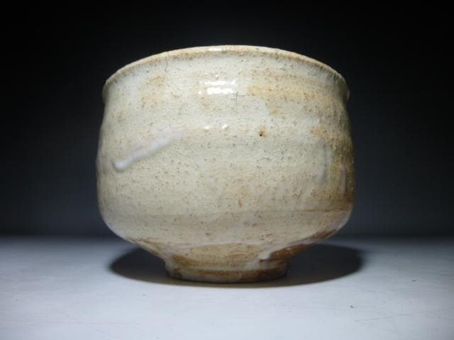 萩焼の名門　十一代　三輪休雪　萩茶碗／共箱・共布／仕覆／裏千家十五代鵬雲斎極め箱