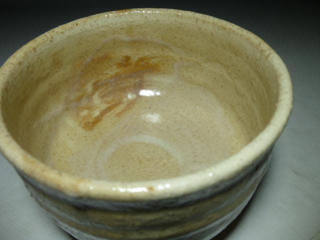 萩焼の名門　十一代　三輪休雪　萩茶碗／共箱・共布／仕覆／裏千家十五代鵬雲斎極め箱