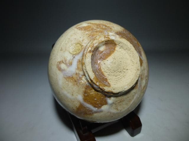 萩焼の名門　十一代　三輪休雪　萩茶碗／共箱・共布／仕覆／裏千家十五代鵬雲斎極め箱