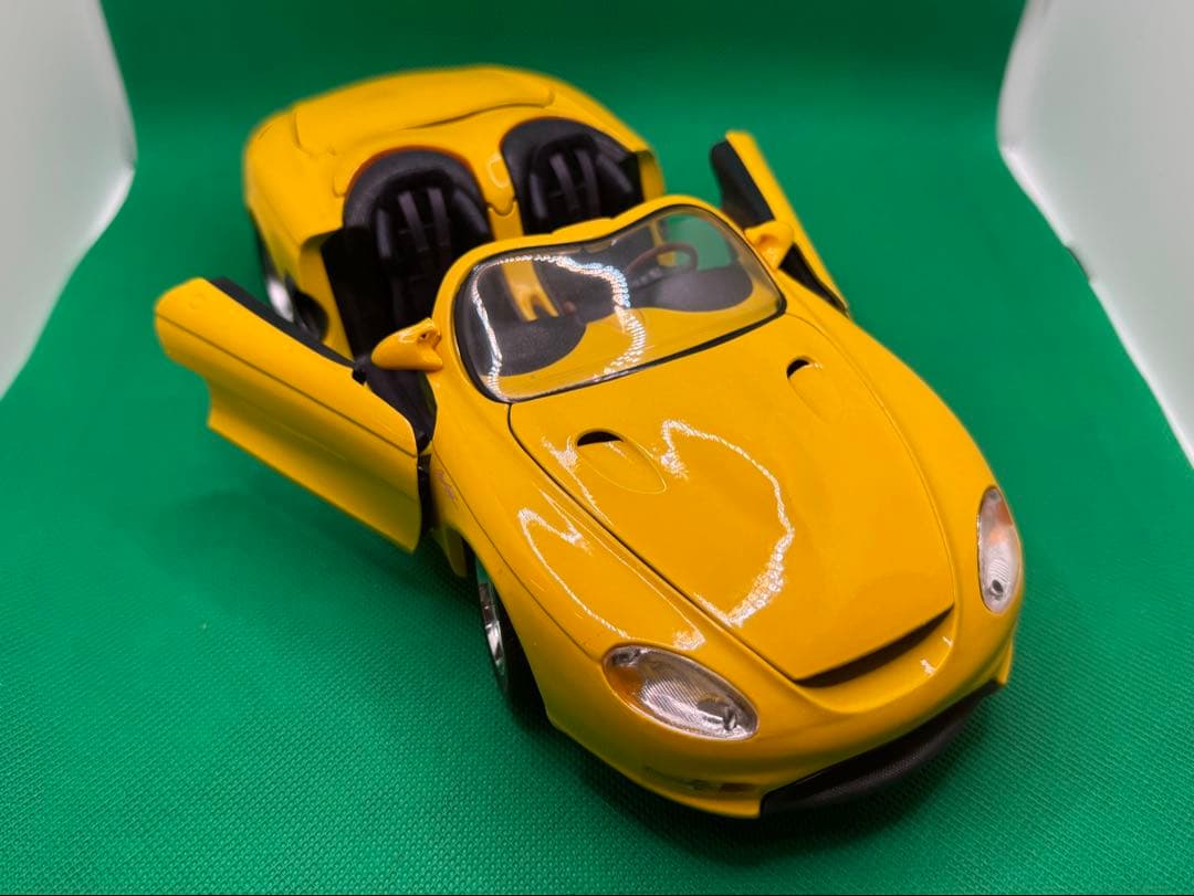 Maisto スポーツカー イエロー 1/18