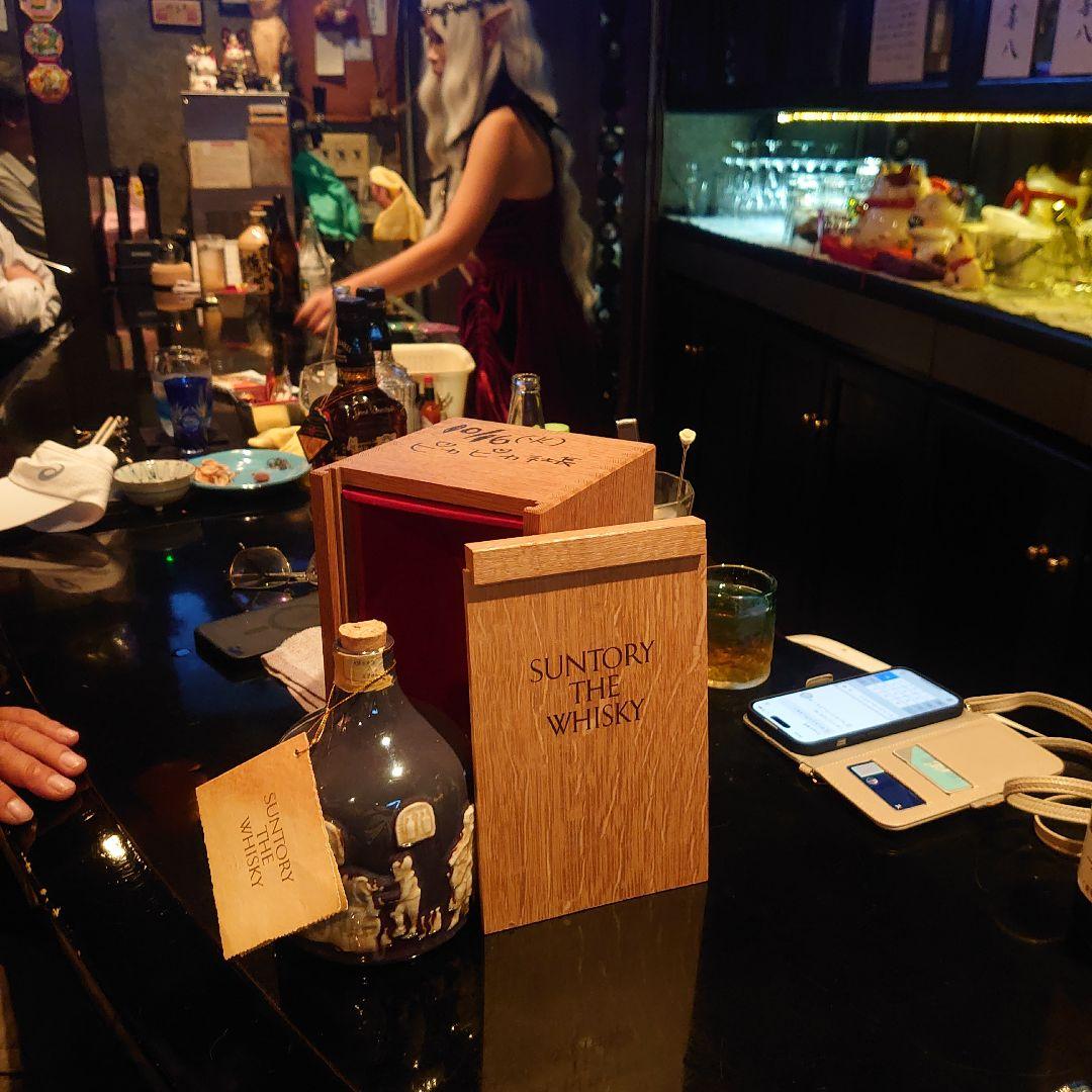 空瓶 SUNTORY THE WHISKY 木製ボックス入り、飲みました。