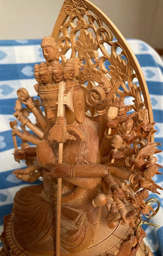 千手観音 手彫り木彫り仏像 全高25cm 風水では財物や幸せをかき集める像