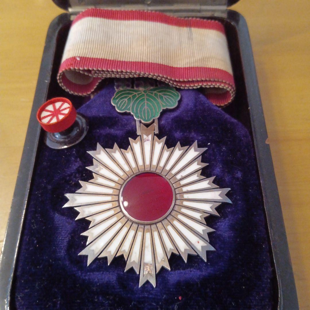 【激レア 美品】明治勲章 初期型 勲三等旭日中綬章 ボタン型 勲章 褒章 完品