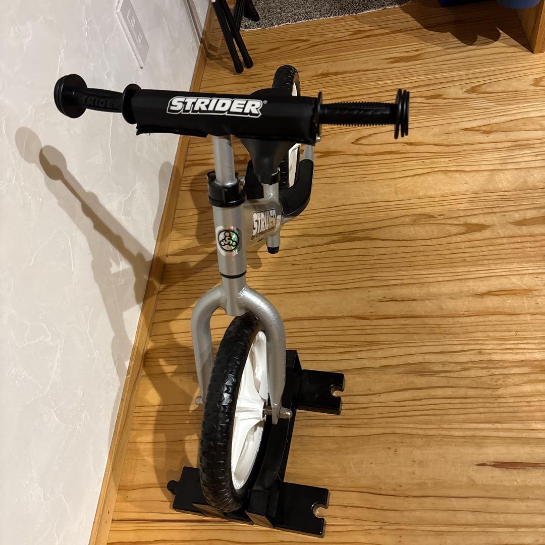 STRIDER Proバランスバイク シルバー