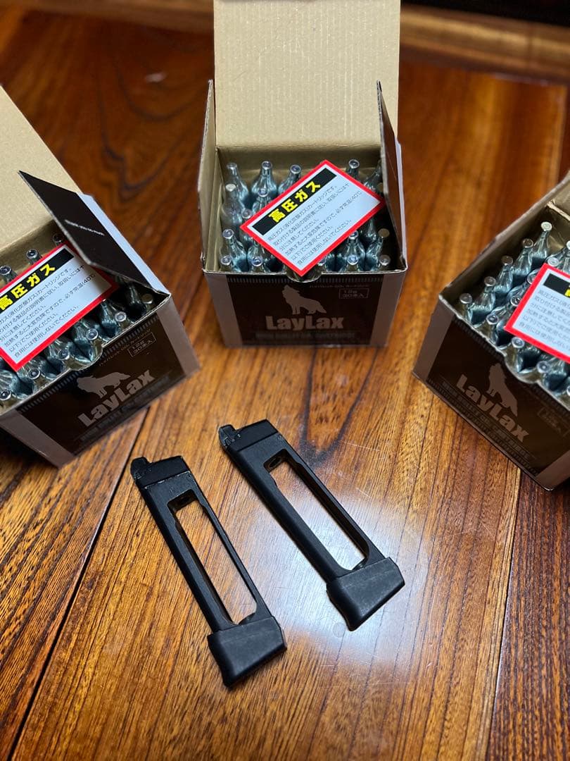 ライラクスCo2ボンベ　striker9マガジン　セット