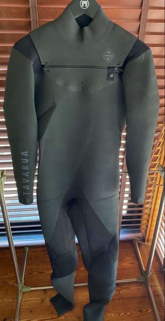新品未使用　TAVARUA タバルア　裏起毛フルスーツ　3x3mm
