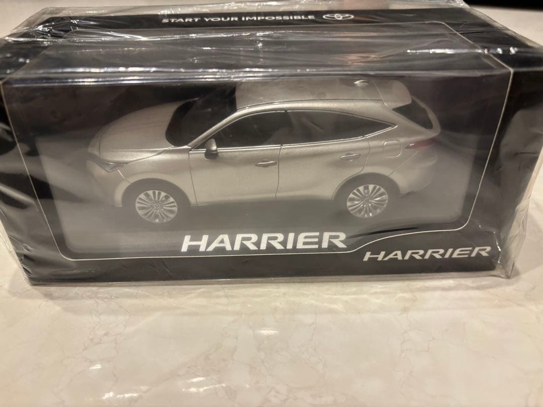 【希少美品】ハリアー80 ミニカー スティールブロンドメタリック