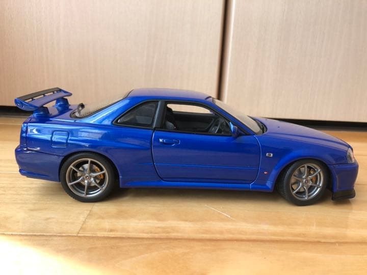 オートアート　NISSAN スカイラインGT-R V-SPEC II