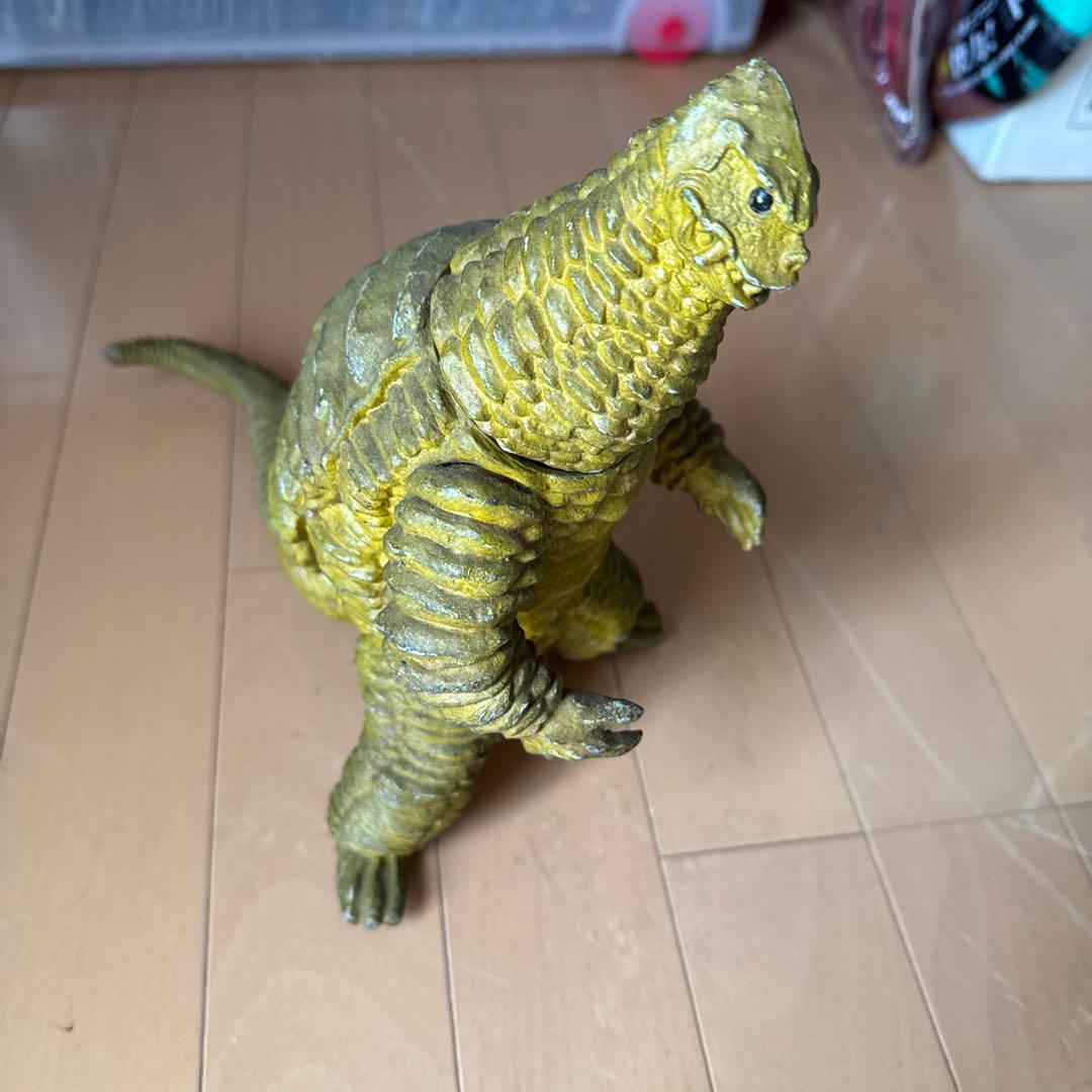 怪獣フィギュア 約30cm 黄色　レッドキング