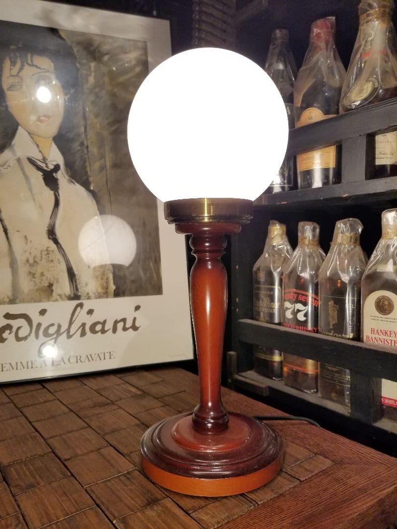 1970's　ミッドセンチュリーモダン　スピンドルポール　乳白硝子　ボールランプ