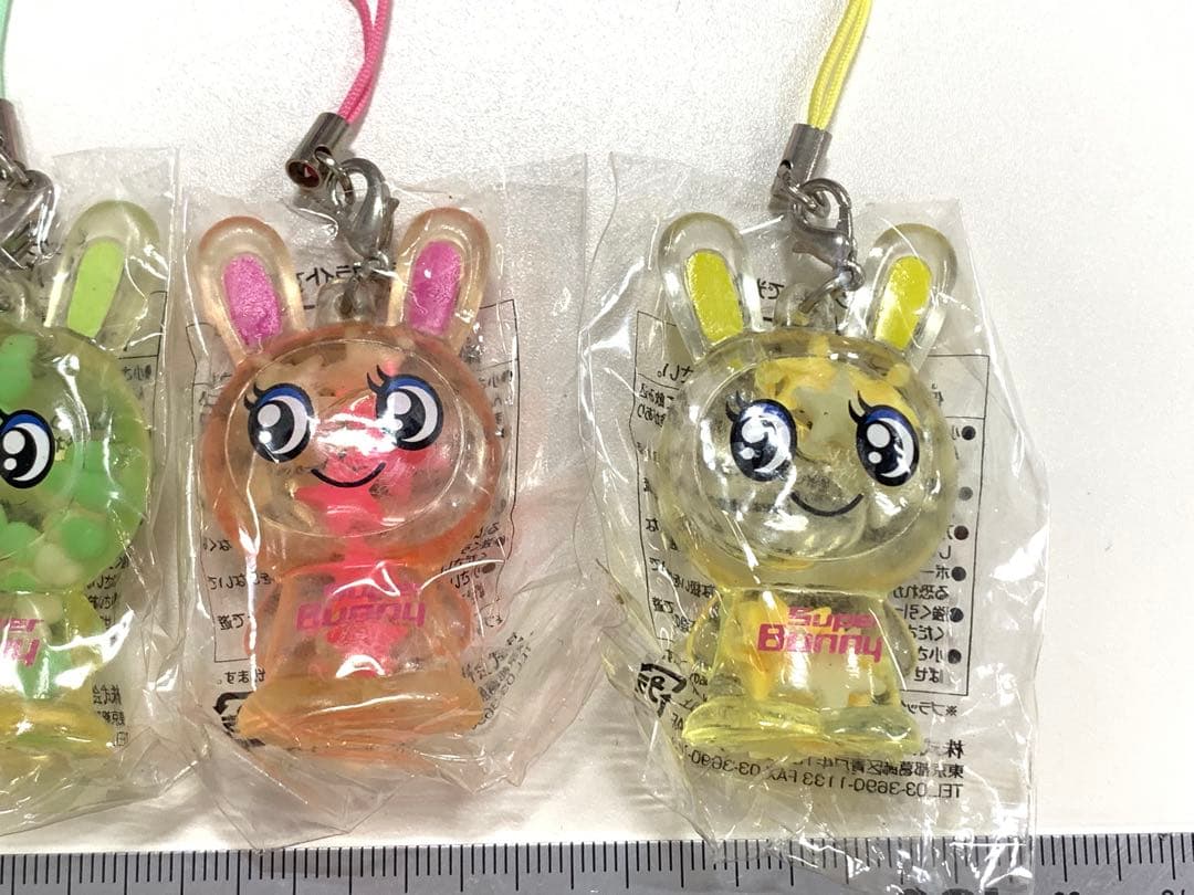 ブラックライトで光る　バニージェル　ストラップ　4体セット　未開封品