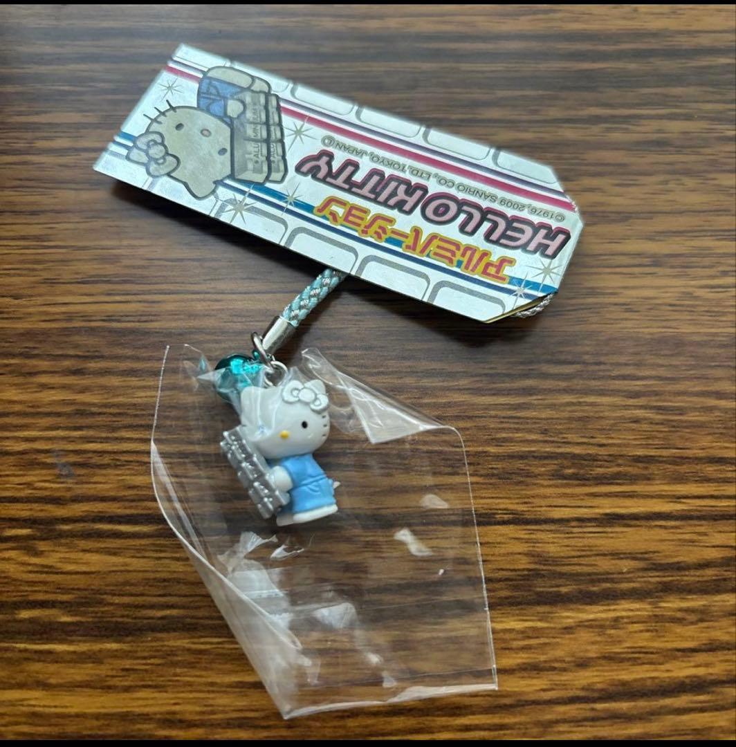 ハローキティ ストラップ付きフィギュア