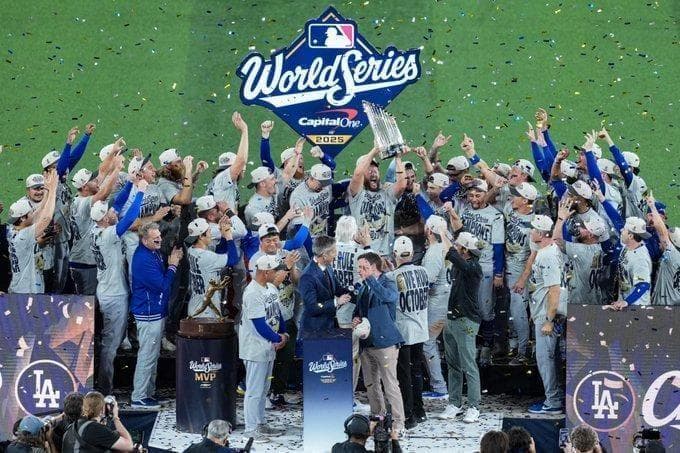 大谷翔平17WS2025チャンピオントロフィーBLACKフーディーL/US限定品