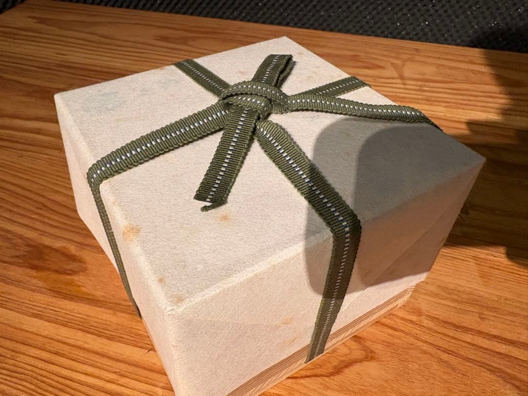 加藤松香 作　織部焼 初春之絵 三月 茶碗　新品・未使用／共箱・共布・作家栞付き