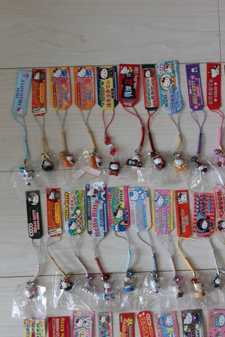 ご当地ハローキティ　ストラップ　レア　まとめ売り　69個　地域限定　未使用