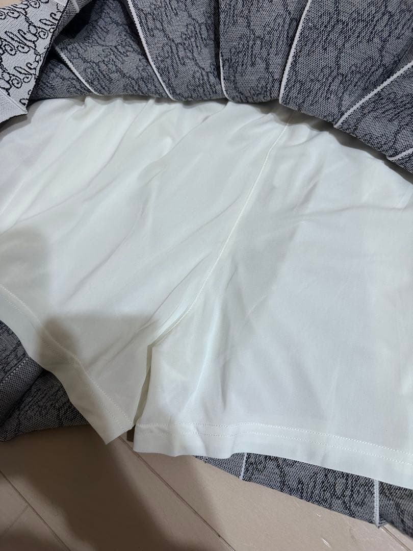 ゴルフウェア　新品タグ付き　LED coq sportifスカート