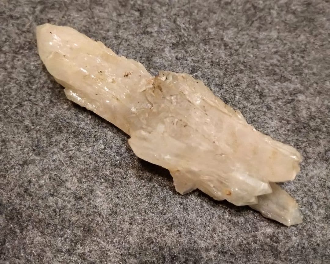 水晶 ロシア ダルネゴルスク産 130g 原石