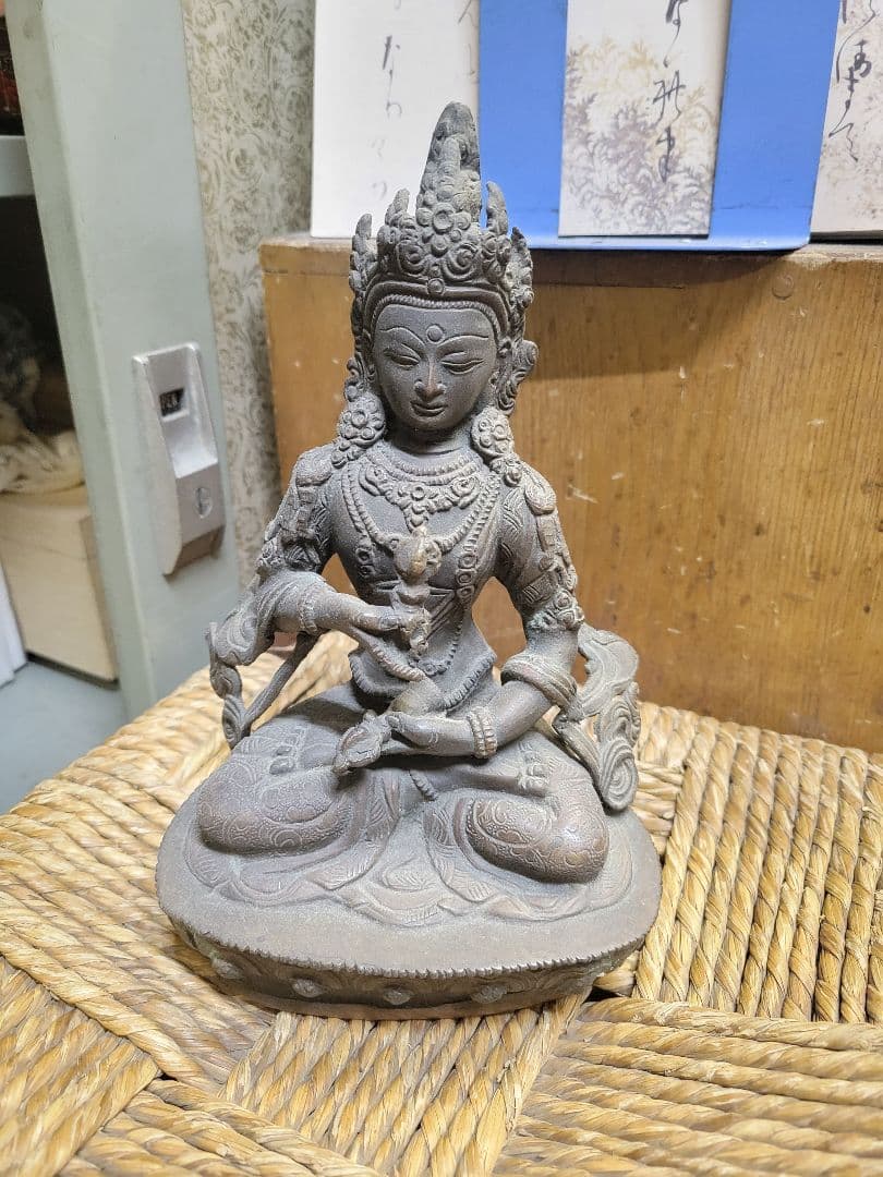 ネパールの菩薩像