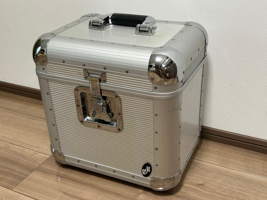 【匿名配送】レコード収納ケース LP版50枚収納 アルミシルバー　DJ機材