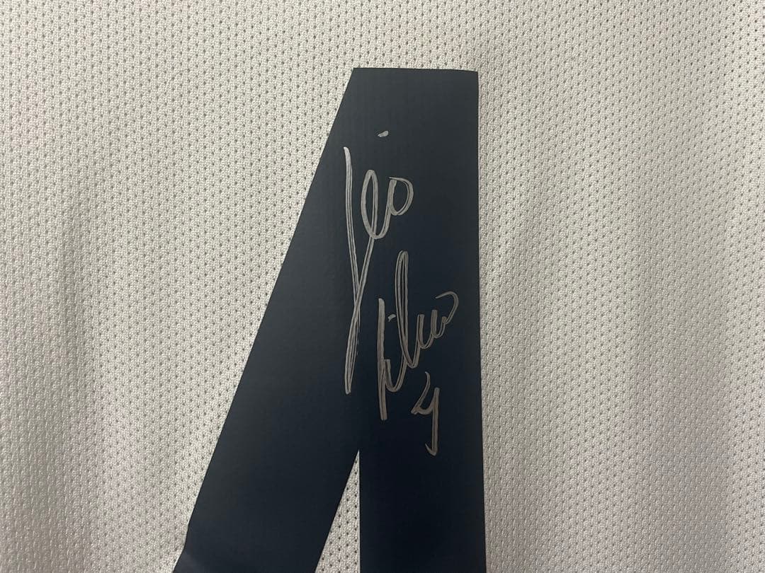 鹿島アントラーズ　レオシルバサイン入り実使用ユニフォーム