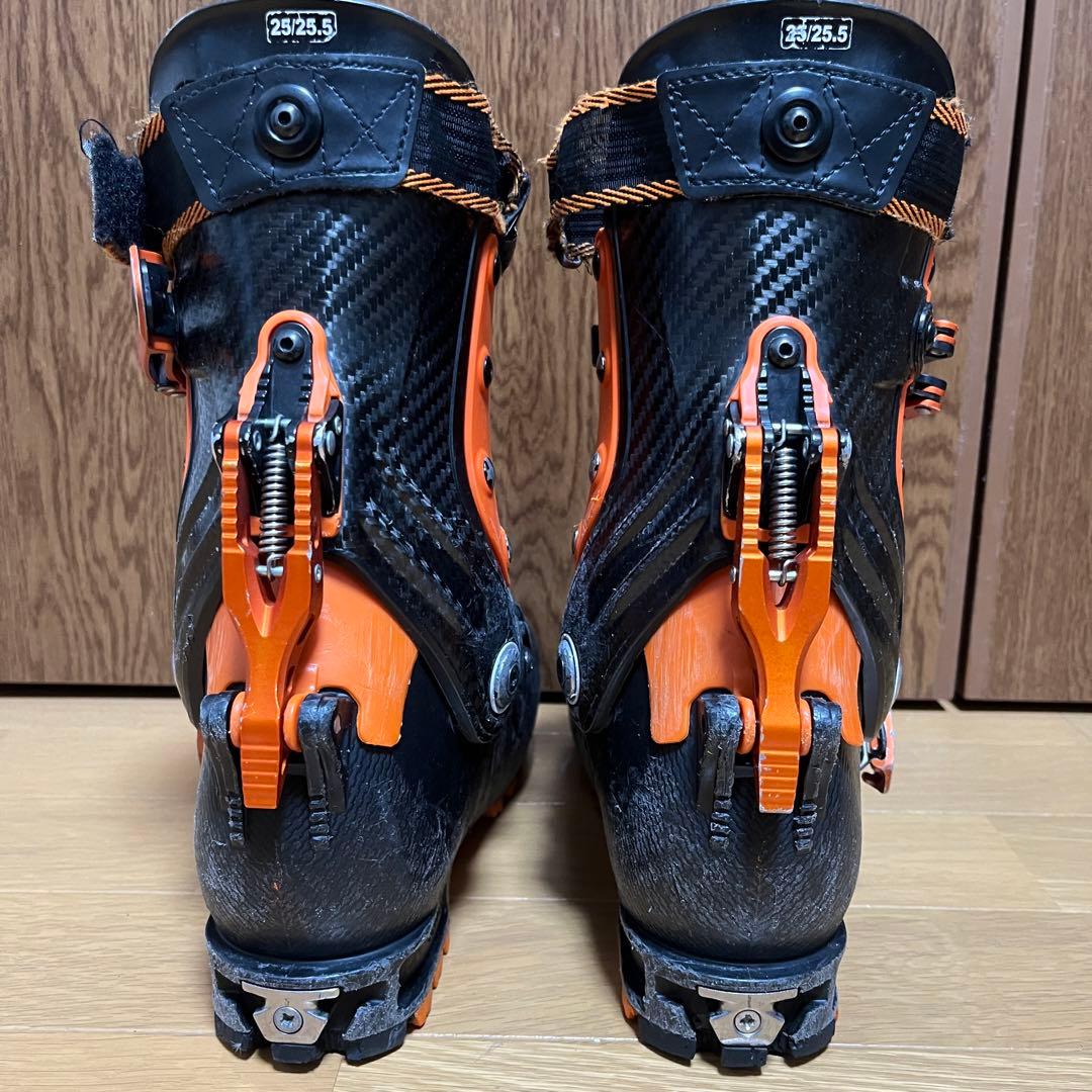 ATOMICアトミックBACKLAND CARBON 25.0-25.5cm