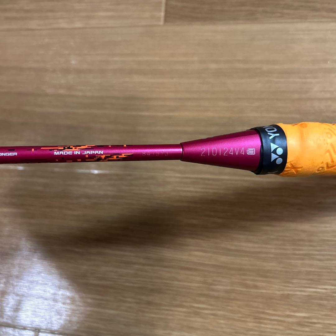 【極美品】ヨネックス　バドミントンラケット ナノフレア700