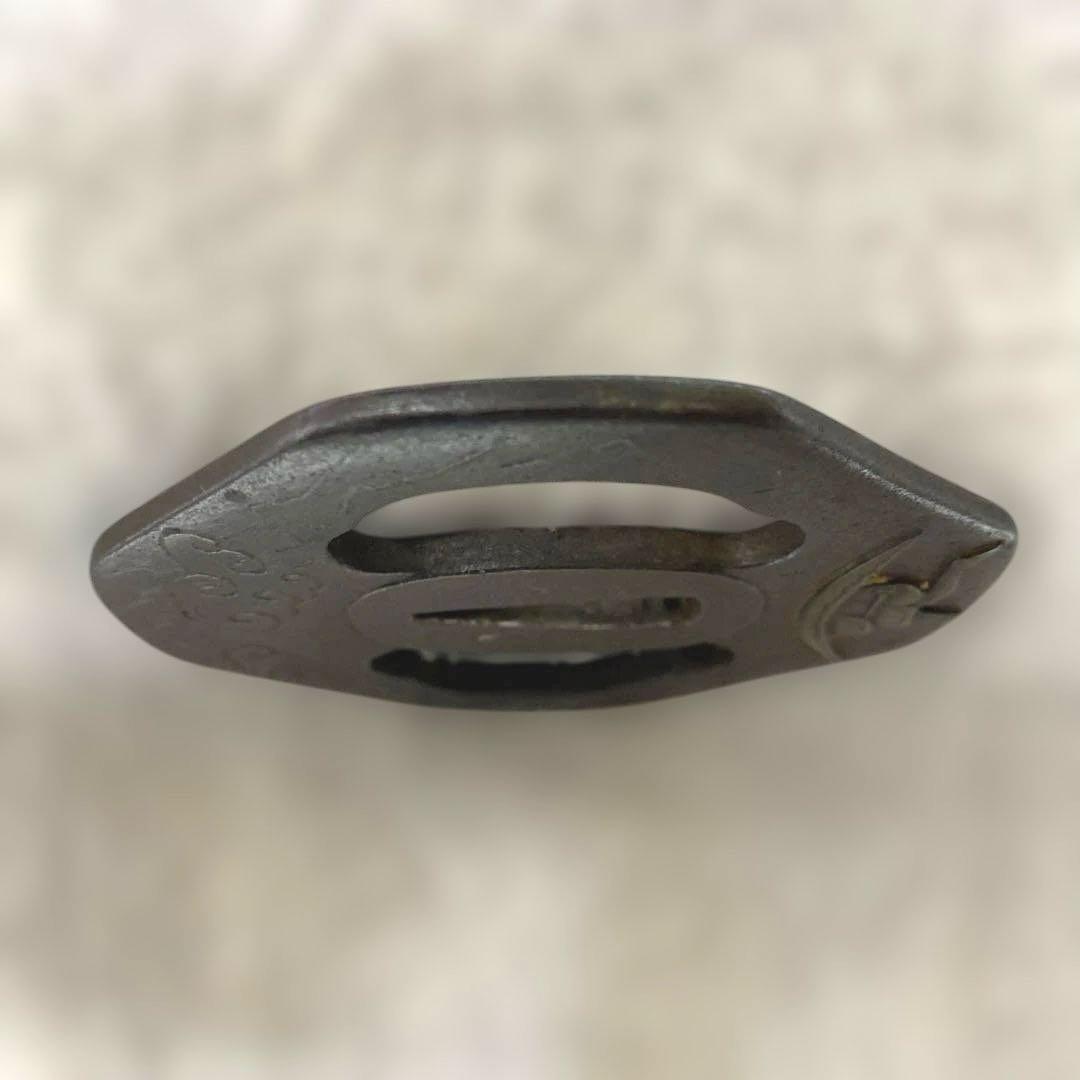 B-18 鍔　つば　木箱付き　武具　刀装具　鉄製　装飾品　日本刀　美術品　工芸品