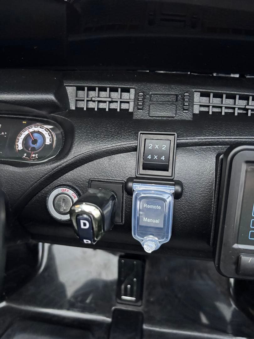 専用【値下げ】4WD 乗用玩具乗用ラジコン トヨタ ハイラックス 2人乗り