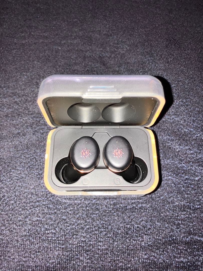 2/8まで【ケース付き】柊ツルギ　ワイヤレスイヤホン