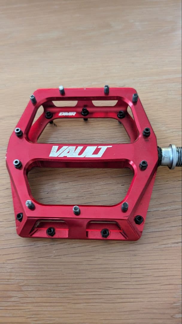 yuki　マウンテンバイク　DMR VAULT レッド　フラットペダル