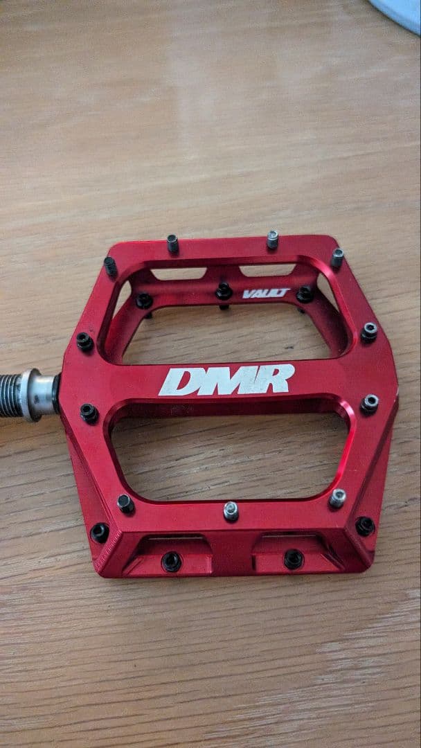 yuki　マウンテンバイク　DMR VAULT レッド　フラットペダル