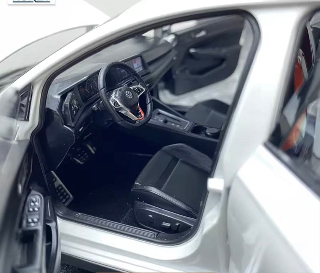 NOREV Volkswagen Golf 1/18スケールモデル