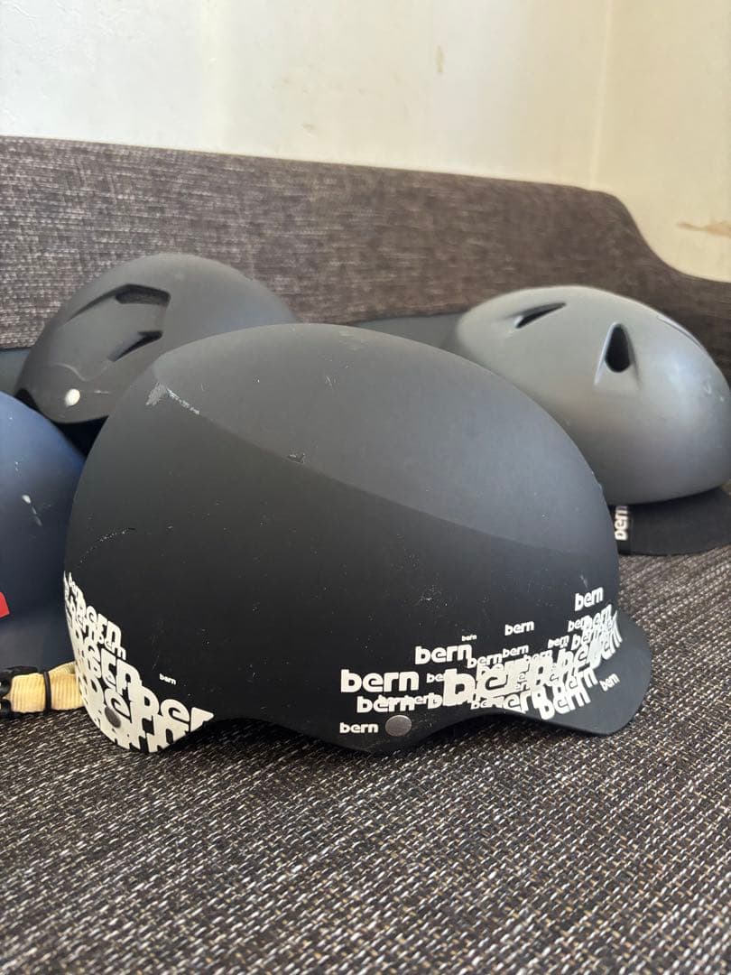 値下げ　bern ヘルメット　セット　スケボー　スノボー　自転車にも