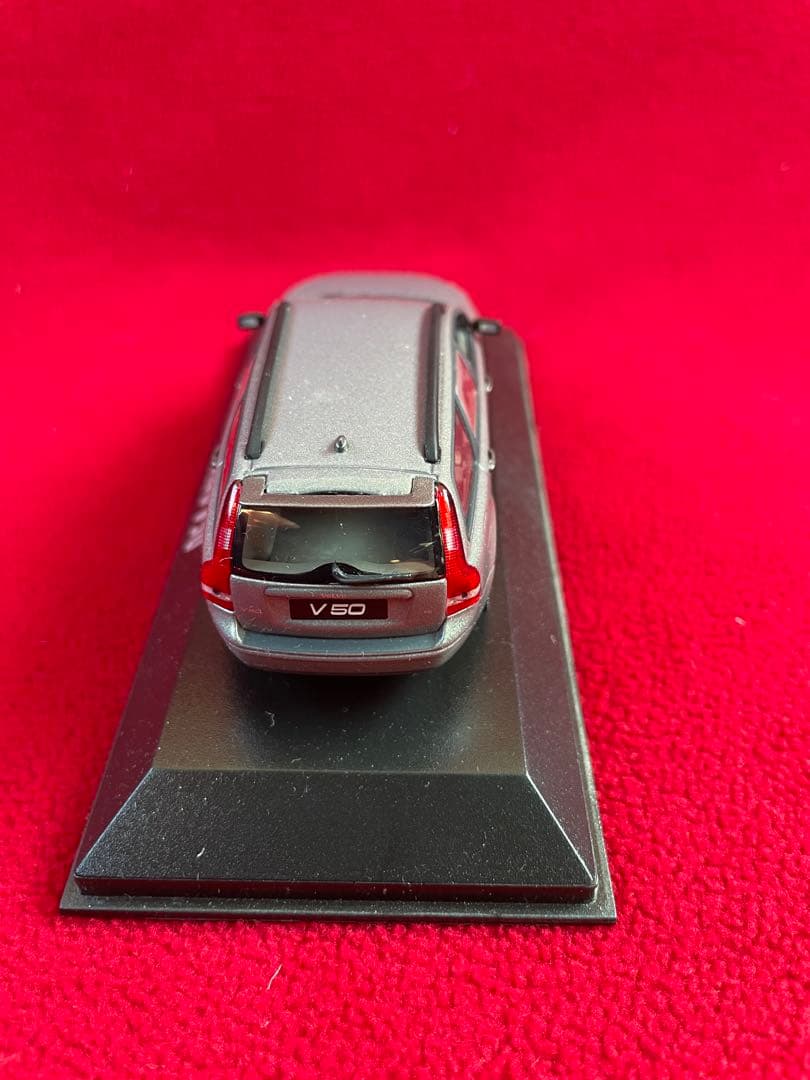 ミニカー　1/43　ボルボ　V50 ディーラー正規品　モデルカー